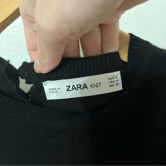 NEW ZARA Knit Pearl Button Back Sweater Black Medium - Picture 3 of 8